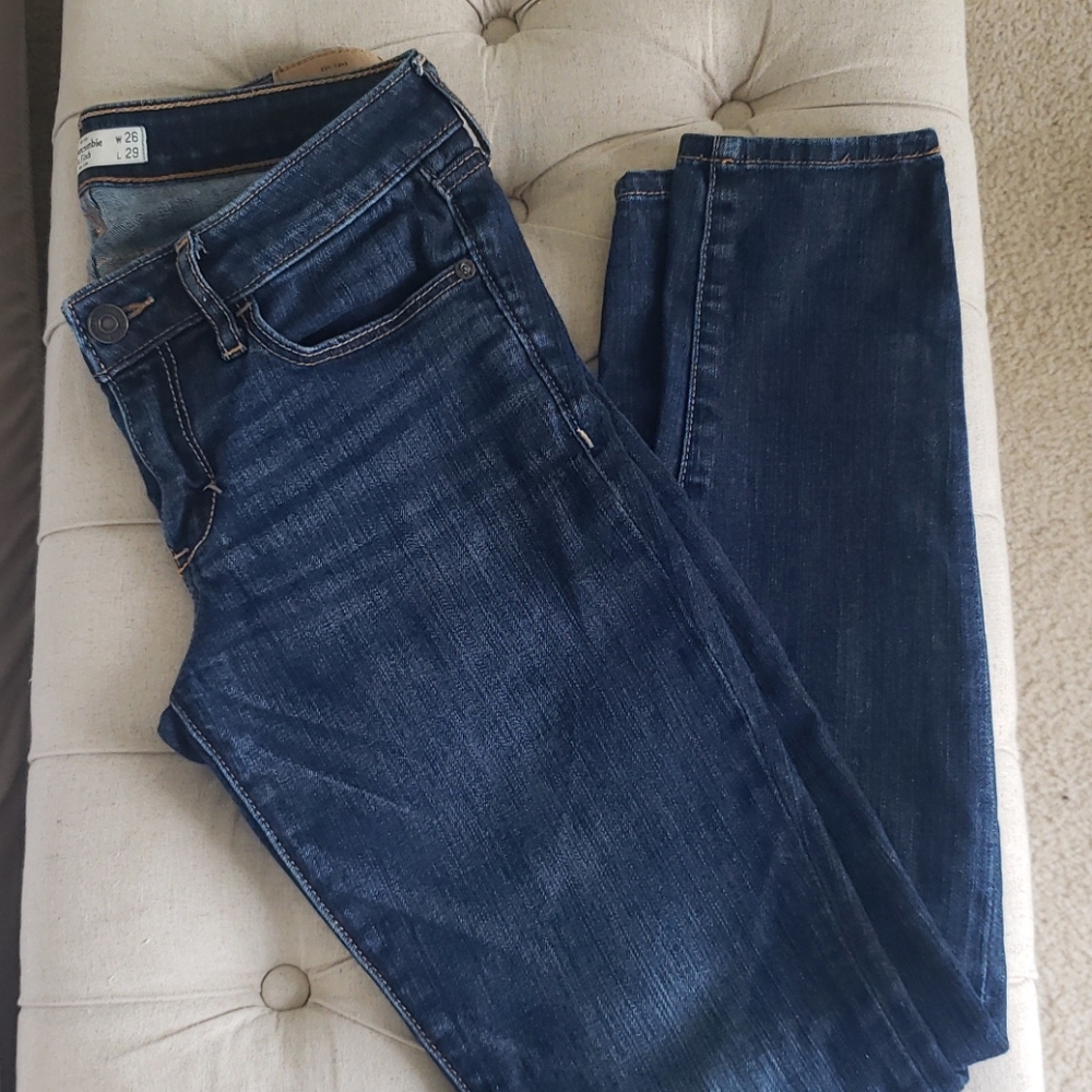 Abercrombie dark wash skiny jeans